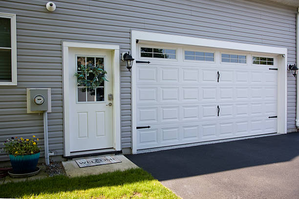 24/7 Emergency Garage Door Panel Replacement experts in East Peoria, IL